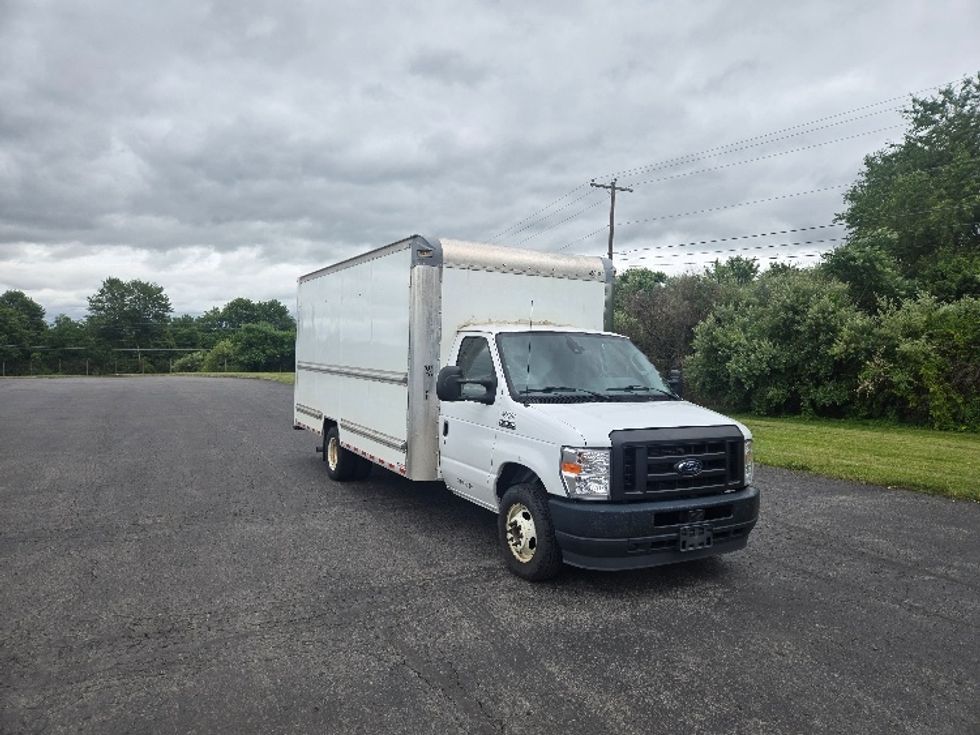 Light Duty Box Truck-Light and Medium Duty Trucks-Ford-2022-E350-White Deer-PA-141,751\n\t\tmiles-$ 23,250 - Image 1