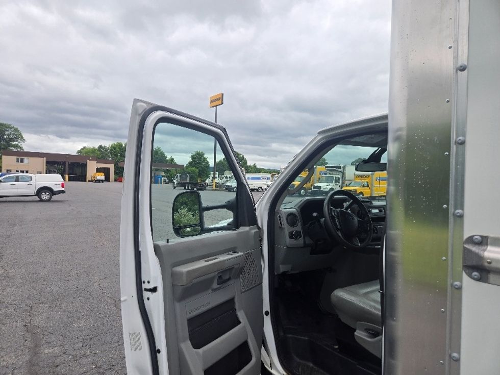 Light Duty Box Truck-Light and Medium Duty Trucks-Ford-2022-E350-White Deer-PA-141,751\n\t\tmiles-$ 23,250 - Image 15