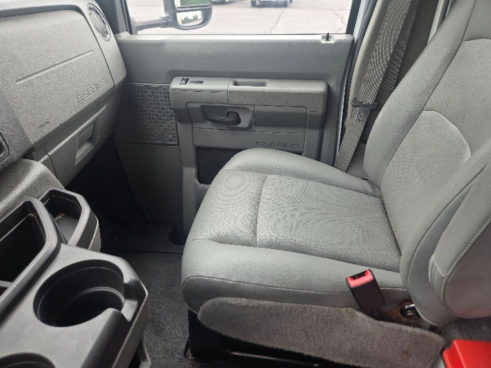 Light Duty Box Truck-Light and Medium Duty Trucks-Ford-2022-E350-White Deer-PA-141,751\n\t\tmiles-$ 23,250 - Image 18