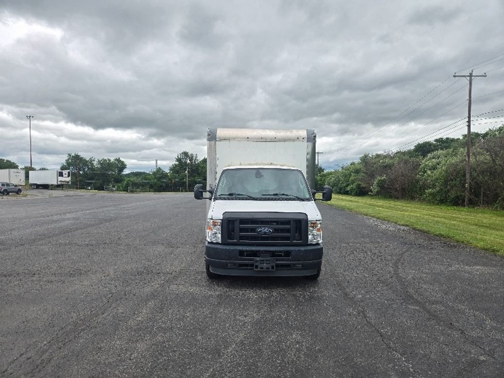 Light Duty Box Truck-Light and Medium Duty Trucks-Ford-2022-E350-White Deer-PA-141,751\n\t\tmiles-$ 23,250 - Image 2