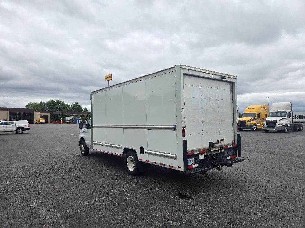 Light Duty Box Truck-Light and Medium Duty Trucks-Ford-2022-E350-White Deer-PA-141,751\n\t\tmiles-$ 23,250 - Image 6