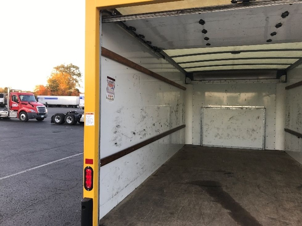 Light Duty Box Truck-Light and Medium Duty Trucks-Ford-2022-E350-White Deer-PA-85,467\n\t\tmiles-$ 34,250 - Image 11