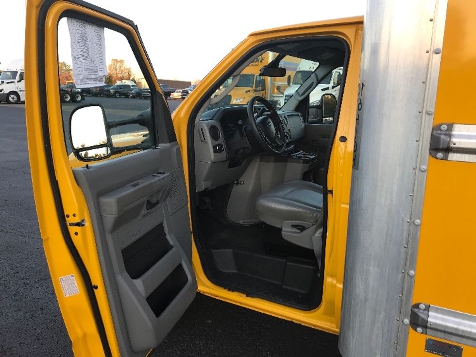 Light Duty Box Truck-Light and Medium Duty Trucks-Ford-2022-E350-White Deer-PA-85,467\n\t\tmiles-$ 34,250 - Image 16