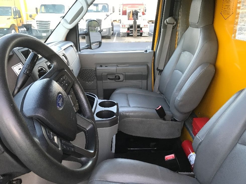 Light Duty Box Truck-Light and Medium Duty Trucks-Ford-2022-E350-White Deer-PA-85,467\n\t\tmiles-$ 34,250 - Image 19