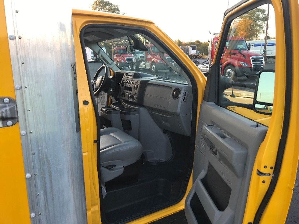 Light Duty Box Truck-Light and Medium Duty Trucks-Ford-2022-E350-White Deer-PA-85,467\n\t\tmiles-$ 34,250 - Image 20