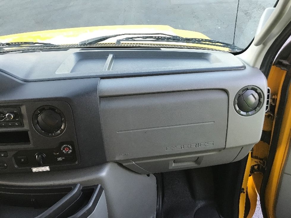 Light Duty Box Truck-Light and Medium Duty Trucks-Ford-2022-E350-White Deer-PA-85,467\n\t\tmiles-$ 34,250 - Image 21