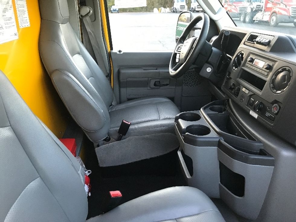 Light Duty Box Truck-Light and Medium Duty Trucks-Ford-2022-E350-White Deer-PA-85,467\n\t\tmiles-$ 34,250 - Image 22