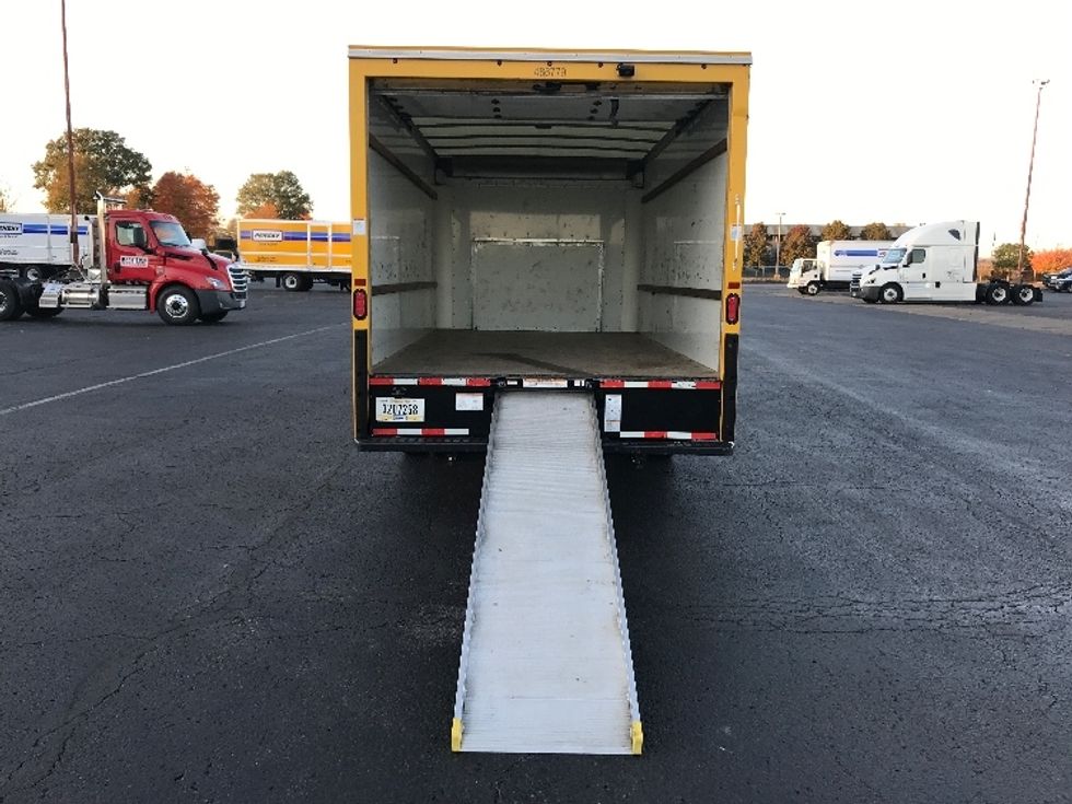 Light Duty Box Truck-Light and Medium Duty Trucks-Ford-2022-E350-White Deer-PA-85,467\n\t\tmiles-$ 34,250 - Image 9