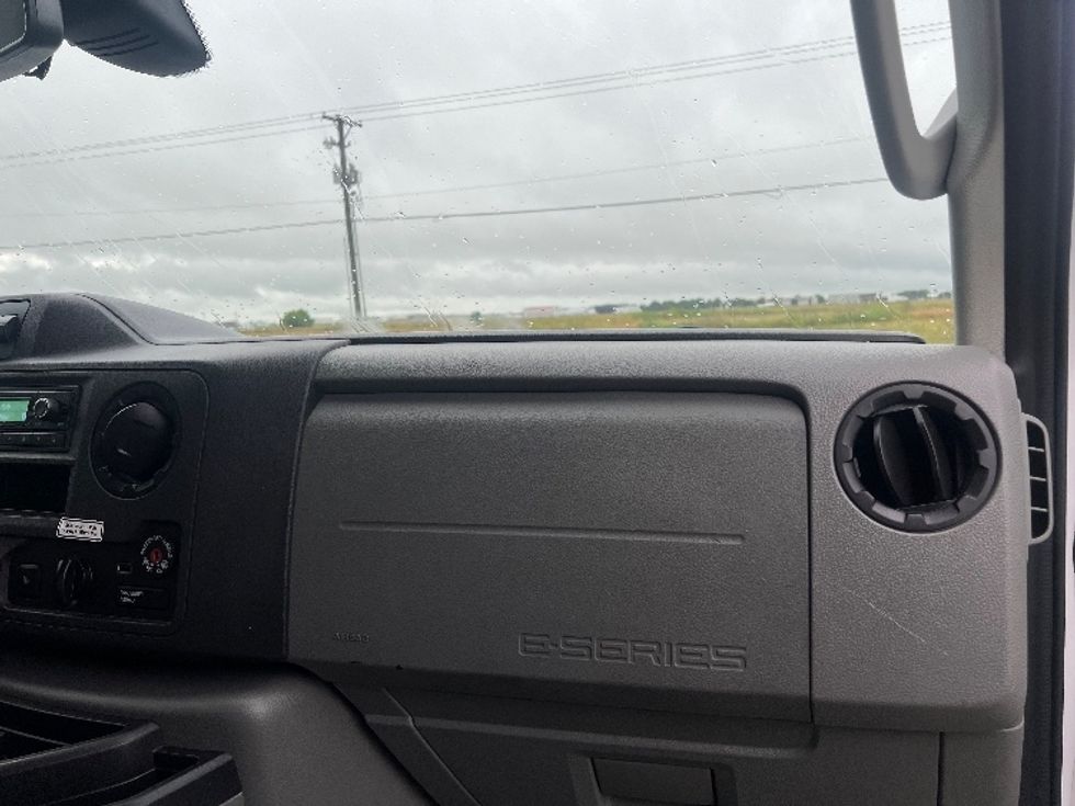 Light Duty Box Truck-Light and Medium Duty Trucks-Ford-2022-E350-Wichita-KS-104,702\n\t\tmiles-$ 35,250 - Image 21