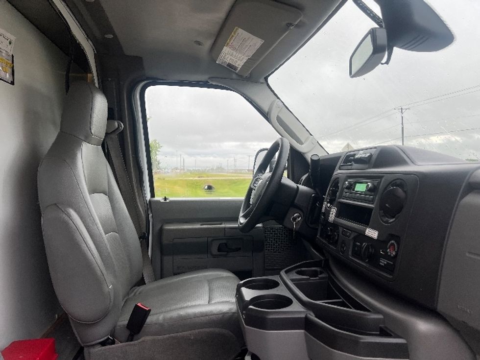 Light Duty Box Truck-Light and Medium Duty Trucks-Ford-2022-E350-Wichita-KS-104,702\n\t\tmiles-$ 35,250 - Image 22