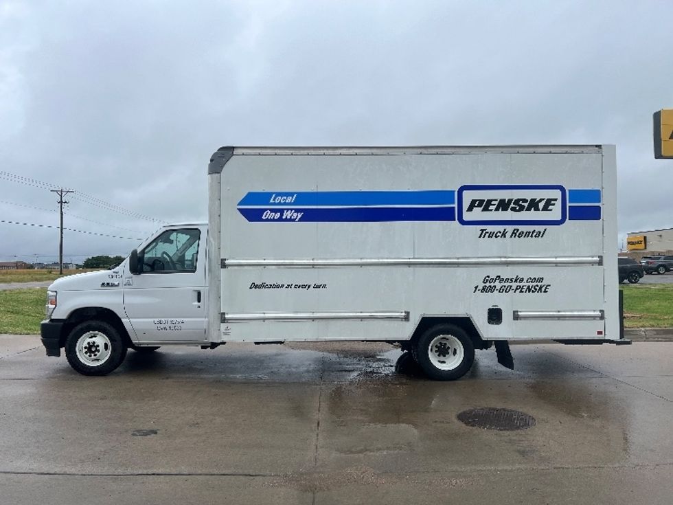 Light Duty Box Truck-Light and Medium Duty Trucks-Ford-2022-E350-Wichita-KS-104,702\n\t\tmiles-$ 35,250 - Image 4