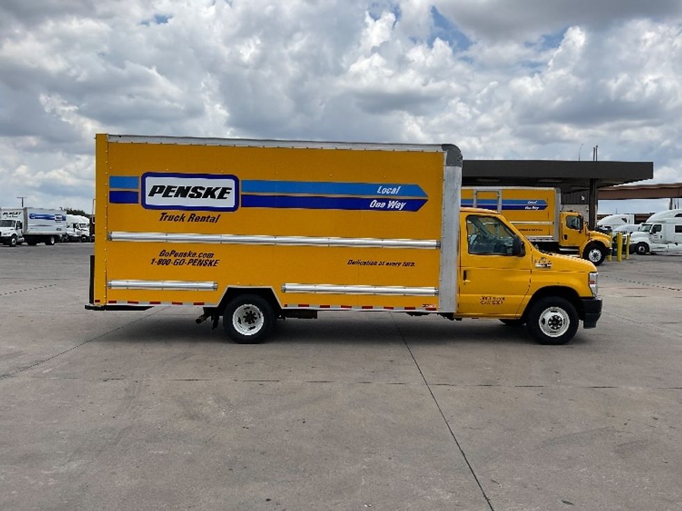 Light Duty Box Truck-Light and Medium Duty Trucks-Ford-2022-E350-Wichita-KS-126,164\n\t\tmiles-$ 24,750 - Image 15
