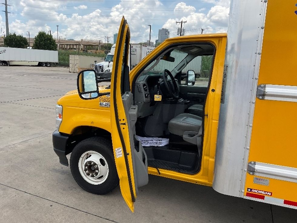 Light Duty Box Truck-Light and Medium Duty Trucks-Ford-2022-E350-Wichita-KS-126,164\n\t\tmiles-$ 24,750 - Image 16