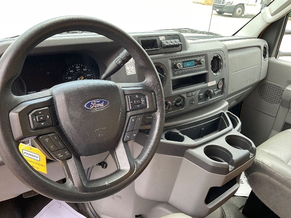 Light Duty Box Truck-Light and Medium Duty Trucks-Ford-2022-E350-Wichita-KS-126,164\n\t\tmiles-$ 24,750 - Image 17