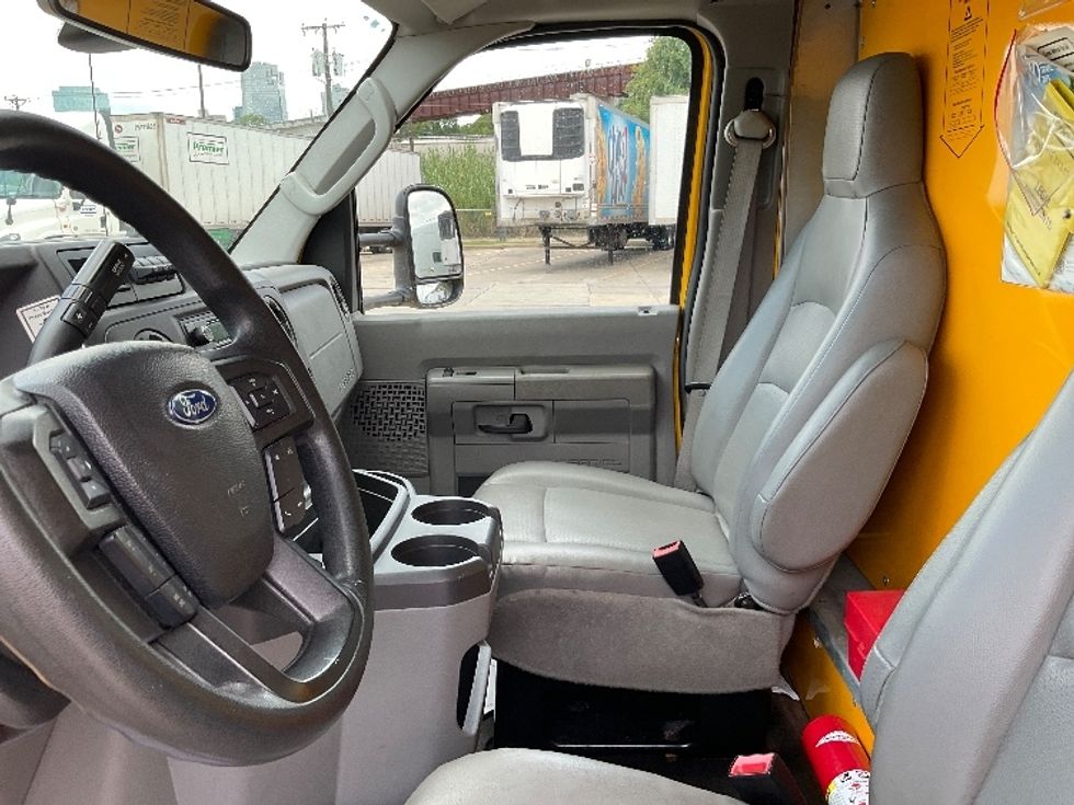 Light Duty Box Truck-Light and Medium Duty Trucks-Ford-2022-E350-Wichita-KS-126,164\n\t\tmiles-$ 24,750 - Image 19