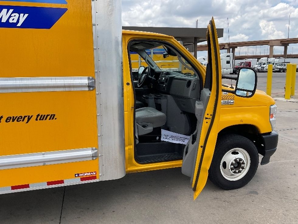 Light Duty Box Truck-Light and Medium Duty Trucks-Ford-2022-E350-Wichita-KS-126,164\n\t\tmiles-$ 24,750 - Image 20