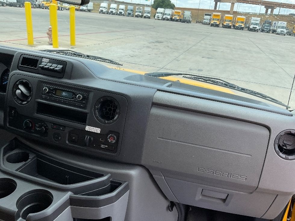 Light Duty Box Truck-Light and Medium Duty Trucks-Ford-2022-E350-Wichita-KS-126,164\n\t\tmiles-$ 24,750 - Image 21