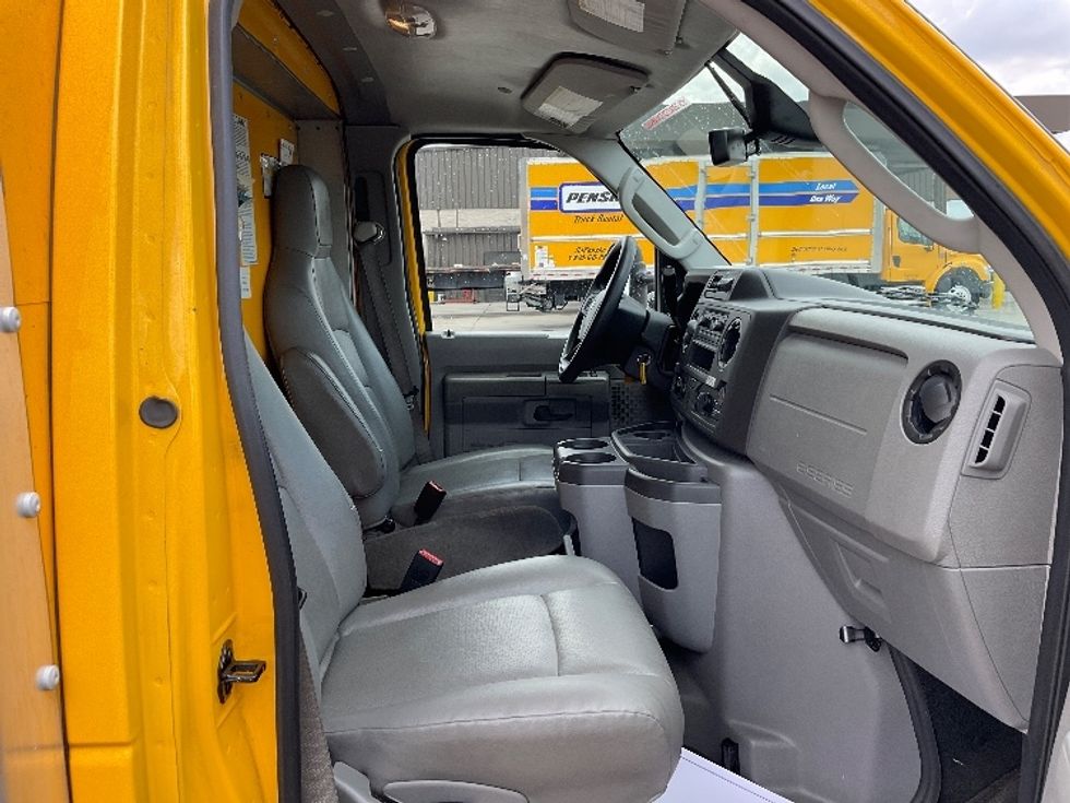 Light Duty Box Truck-Light and Medium Duty Trucks-Ford-2022-E350-Wichita-KS-126,164\n\t\tmiles-$ 24,750 - Image 22