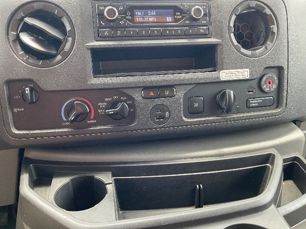 Light Duty Box Truck-Light and Medium Duty Trucks-Ford-2022-E350-Wichita-KS-126,164\n\t\tmiles-$ 24,750 - Image 26