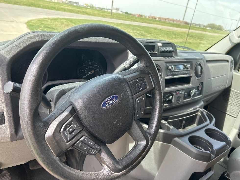 Light Duty Box Truck-Light and Medium Duty Trucks-Ford-2022-E350-Wichita-KS-65,144\n\t\tmiles-$ 31,250 - Image 17