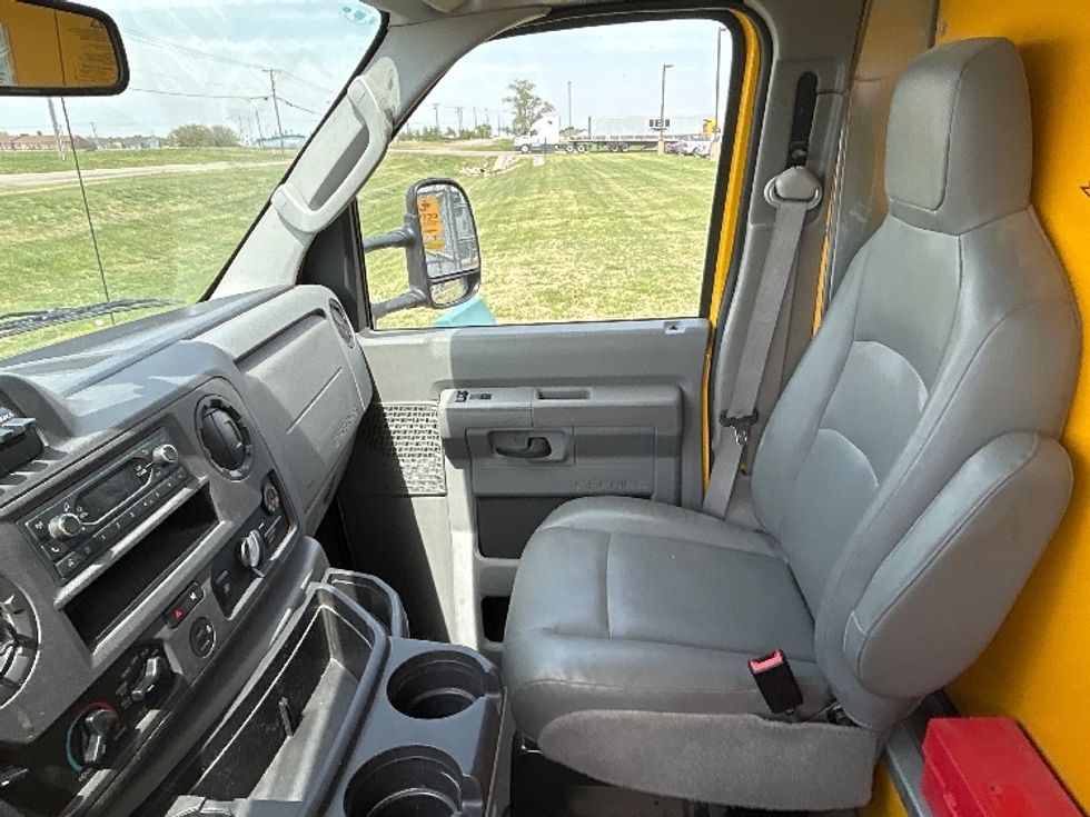 Light Duty Box Truck-Light and Medium Duty Trucks-Ford-2022-E350-Wichita-KS-65,144\n\t\tmiles-$ 31,250 - Image 19