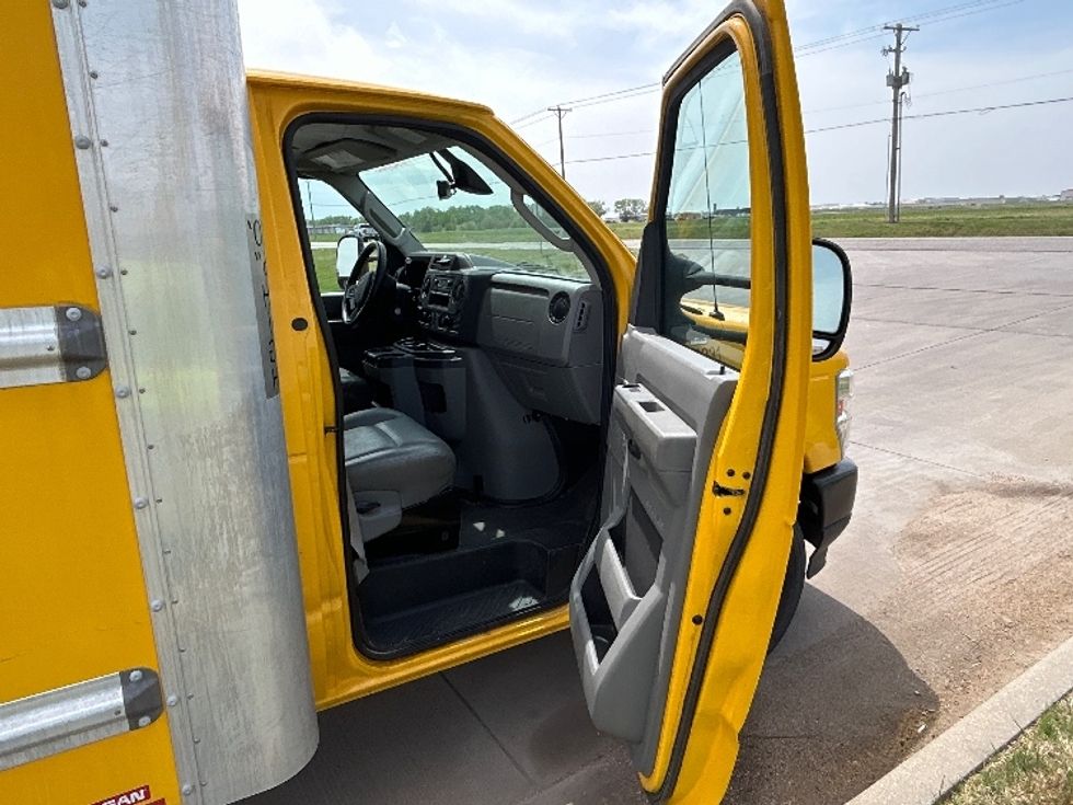 Light Duty Box Truck-Light and Medium Duty Trucks-Ford-2022-E350-Wichita-KS-65,144\n\t\tmiles-$ 31,250 - Image 20