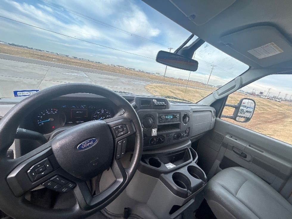 Light Duty Box Truck-Light and Medium Duty Trucks-Ford-2022-E350-Wichita-KS-91,858\n\t\tmiles-$ 28,750 - Image 18
