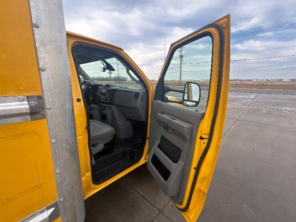 Light Duty Box Truck-Light and Medium Duty Trucks-Ford-2022-E350-Wichita-KS-91,858\n\t\tmiles-$ 28,750 - Image 20