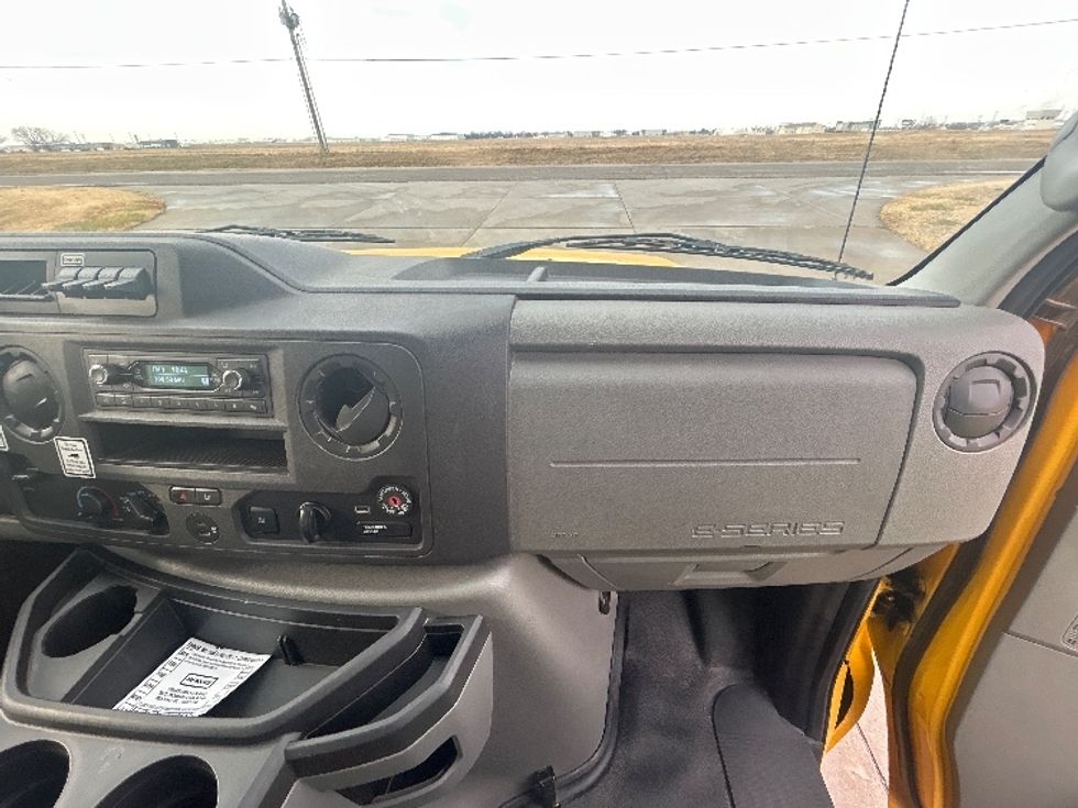 Light Duty Box Truck-Light and Medium Duty Trucks-Ford-2022-E350-Wichita-KS-91,858\n\t\tmiles-$ 28,750 - Image 21