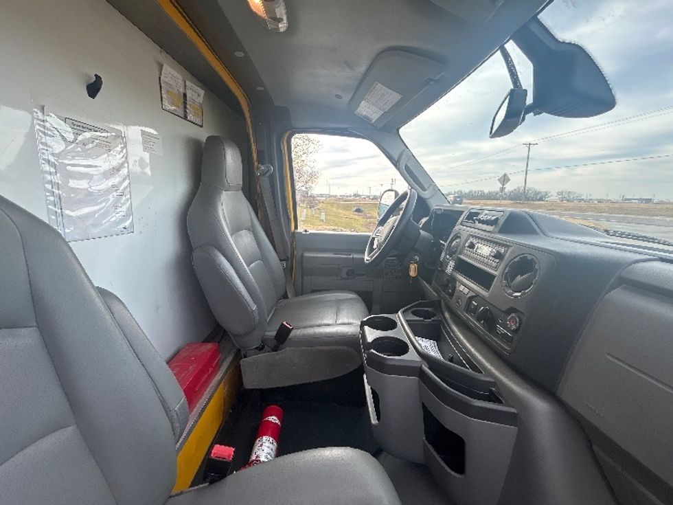 Light Duty Box Truck-Light and Medium Duty Trucks-Ford-2022-E350-Wichita-KS-91,858\n\t\tmiles-$ 28,750 - Image 22