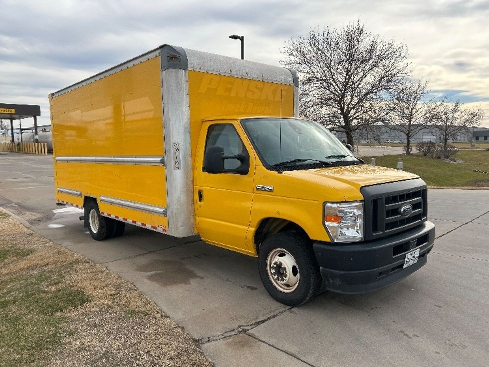 Light Duty Box Truck-Light and Medium Duty Trucks-Ford-2022-E350-Wichita-KS-97,626\n\t\tmiles-$ 27,500 - Image 1