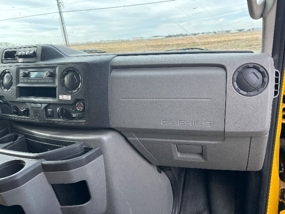 Light Duty Box Truck-Light and Medium Duty Trucks-Ford-2022-E350-Wichita-KS-97,626\n\t\tmiles-$ 27,500 - Image 20