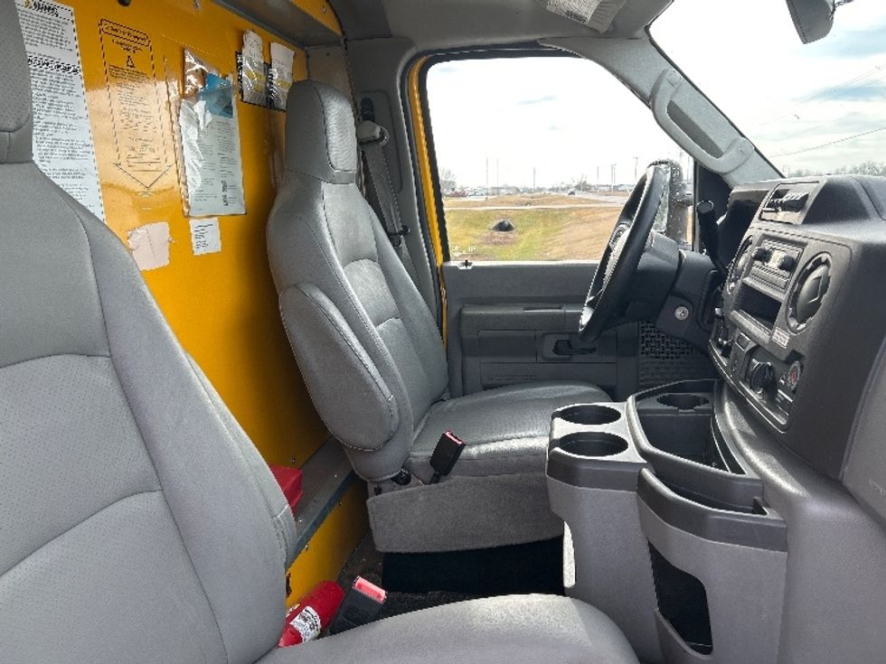 Light Duty Box Truck-Light and Medium Duty Trucks-Ford-2022-E350-Wichita-KS-97,626\n\t\tmiles-$ 27,500 - Image 21