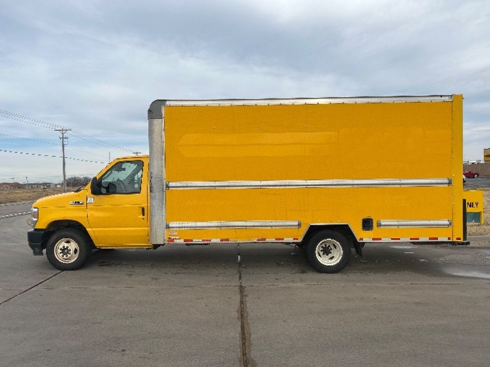 Light Duty Box Truck-Light and Medium Duty Trucks-Ford-2022-E350-Wichita-KS-97,626\n\t\tmiles-$ 27,500 - Image 4