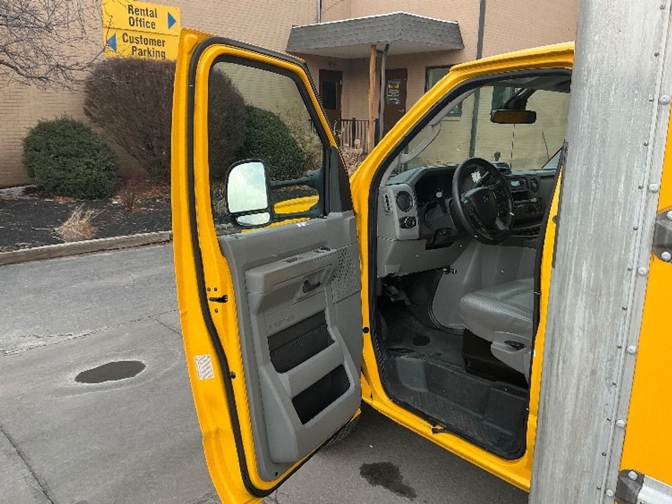 Light Duty Box Truck-Light and Medium Duty Trucks-Ford-2022-E350-Wilkes Barre-PA-89,753\n\t\tmiles-$ 28,250 - Image 16