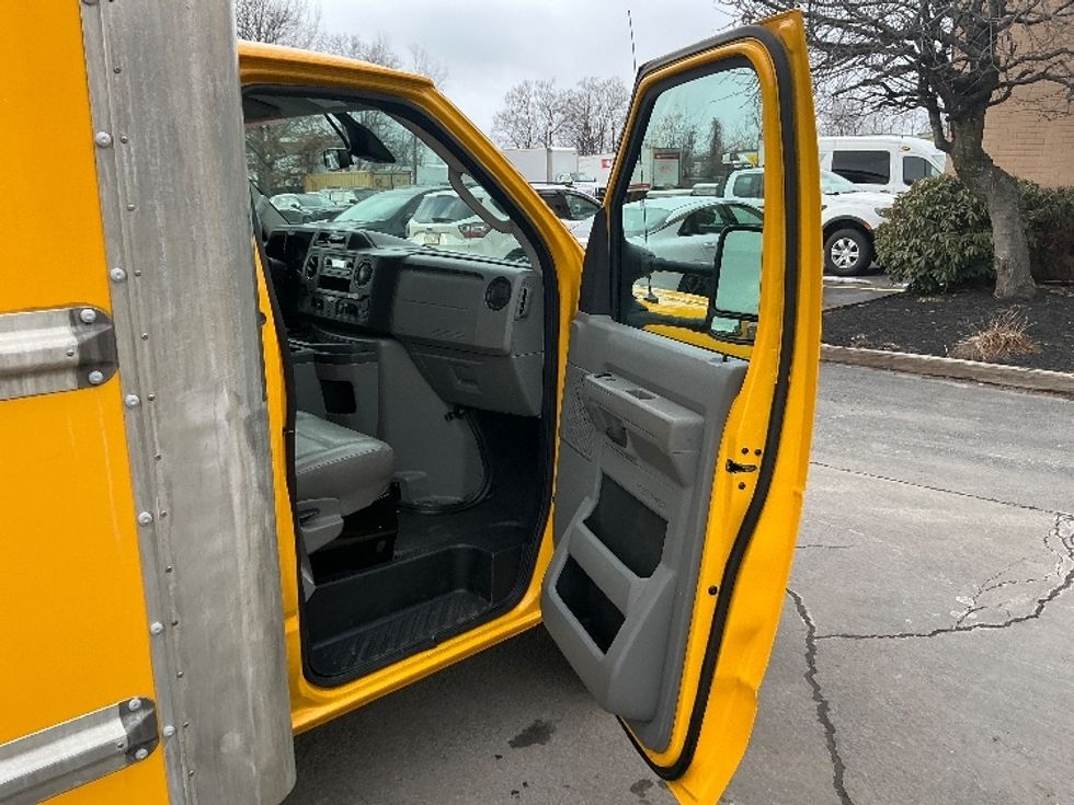 Light Duty Box Truck-Light and Medium Duty Trucks-Ford-2022-E350-Wilkes Barre-PA-89,753\n\t\tmiles-$ 28,250 - Image 20