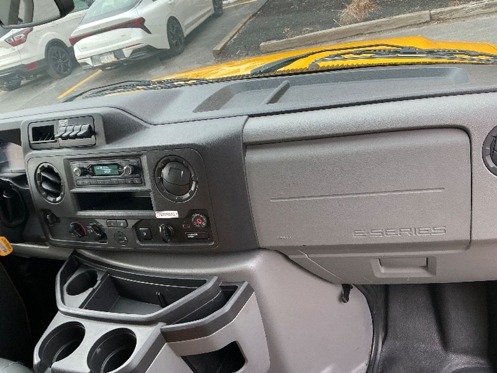 Light Duty Box Truck-Light and Medium Duty Trucks-Ford-2022-E350-Wilkes Barre-PA-89,753\n\t\tmiles-$ 28,250 - Image 21