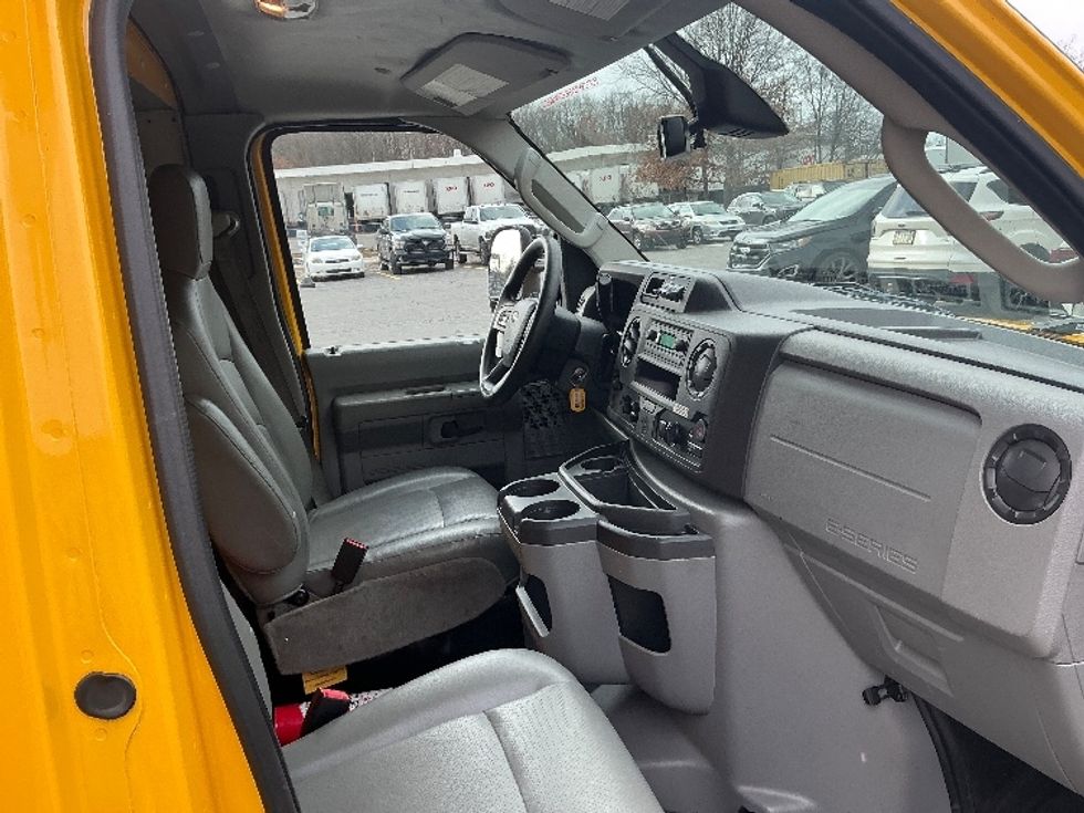 Light Duty Box Truck-Light and Medium Duty Trucks-Ford-2022-E350-Wilkes Barre-PA-89,753\n\t\tmiles-$ 28,250 - Image 22
