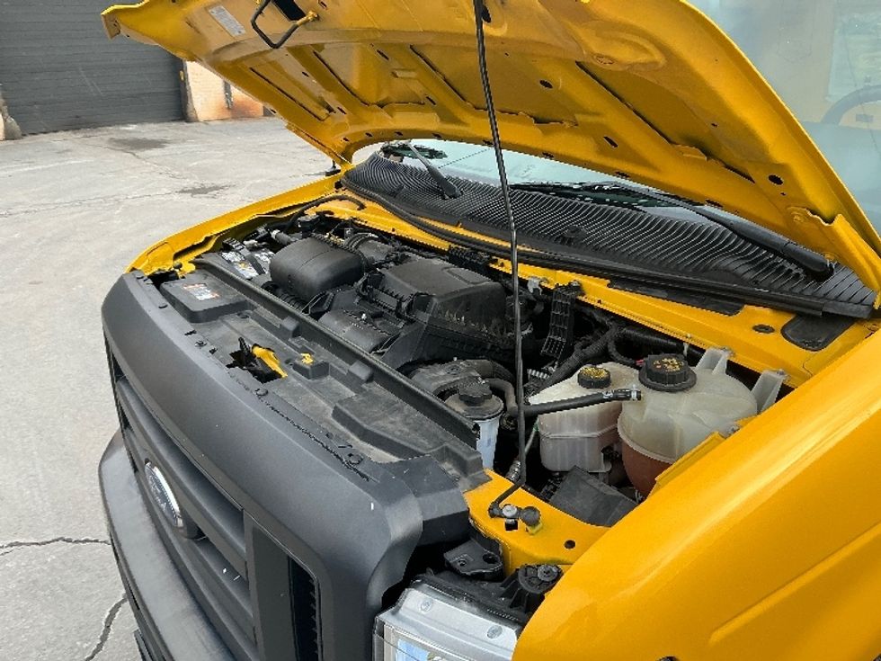 Light Duty Box Truck-Light and Medium Duty Trucks-Ford-2022-E350-Wilkes Barre-PA-89,753\n\t\tmiles-$ 28,250 - Image 24