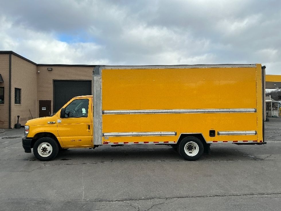 Light Duty Box Truck-Light and Medium Duty Trucks-Ford-2022-E350-Wilkes Barre-PA-89,753\n\t\tmiles-$ 28,250 - Image 4