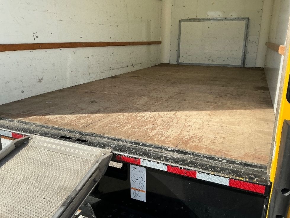 Light Duty Box Truck-Light and Medium Duty Trucks-Ford-2022-E350-Wilmington-NC-93,747\n\t\tmiles-$ 30,500 - Image 10