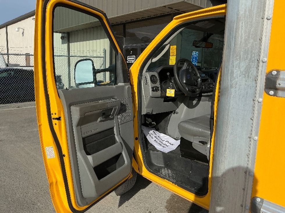Light Duty Box Truck-Light and Medium Duty Trucks-Ford-2022-E350-Wilmington-NC-93,747\n\t\tmiles-$ 30,500 - Image 16