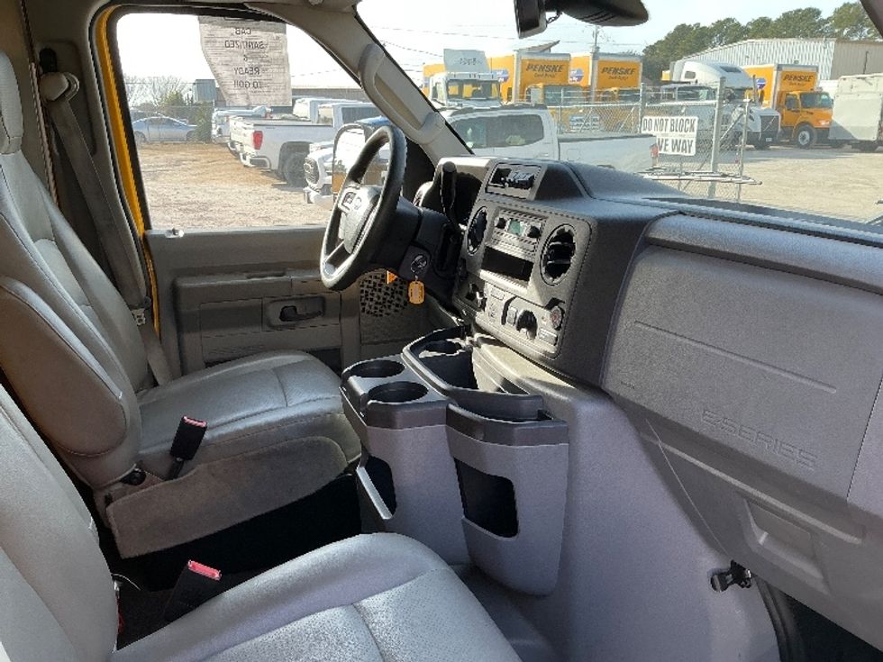 Light Duty Box Truck-Light and Medium Duty Trucks-Ford-2022-E350-Wilmington-NC-93,747\n\t\tmiles-$ 30,500 - Image 22