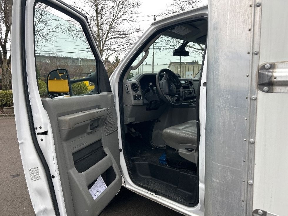 Light Duty Box Truck-Light and Medium Duty Trucks-Ford-2022-E350-Wilsonville-OR-99,772\n\t\tmiles-$ 32,250 - Image 16