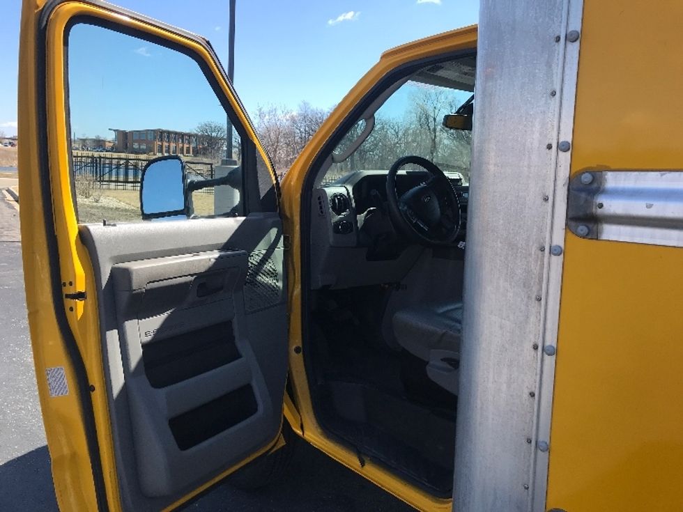 Light Duty Box Truck-Light and Medium Duty Trucks-Ford-2022-E350-Windsor-WI-104,275\n\t\tmiles-$ 26,500 - Image 16