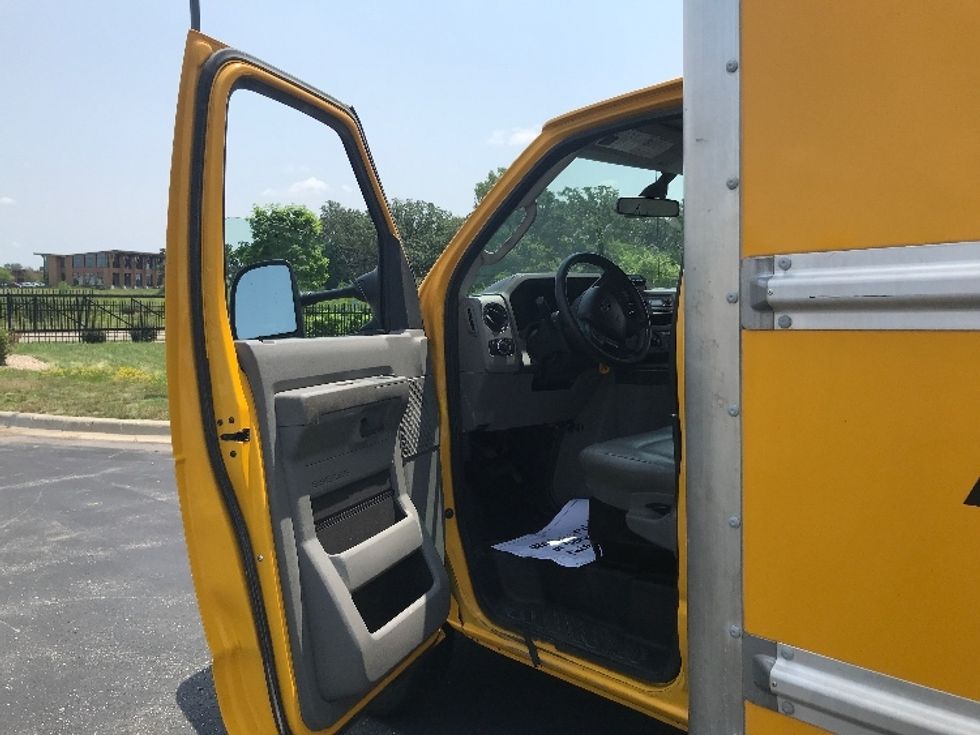 Light Duty Box Truck-Light and Medium Duty Trucks-Ford-2022-E350-Windsor-WI-89,130\n\t\tmiles-$ 29,000 - Image 16