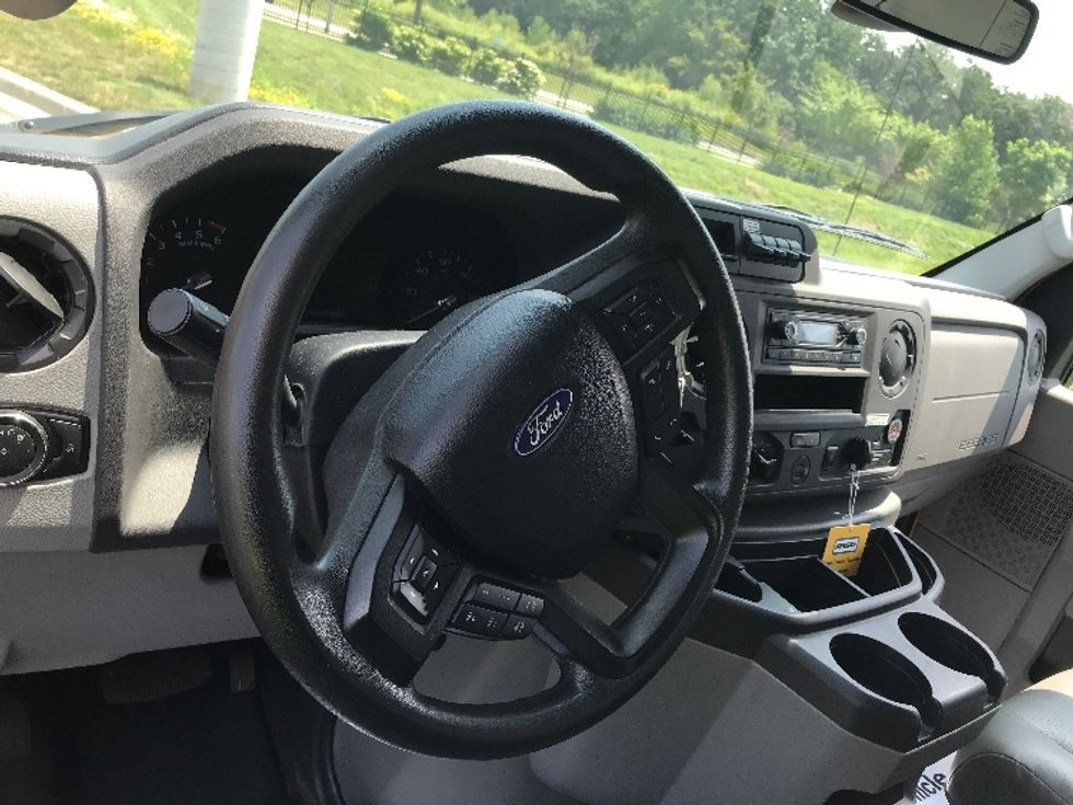 Light Duty Box Truck-Light and Medium Duty Trucks-Ford-2022-E350-Windsor-WI-89,130\n\t\tmiles-$ 29,000 - Image 17