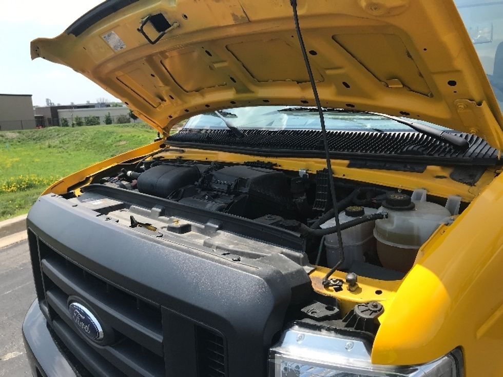 Light Duty Box Truck-Light and Medium Duty Trucks-Ford-2022-E350-Windsor-WI-89,130\n\t\tmiles-$ 29,000 - Image 24