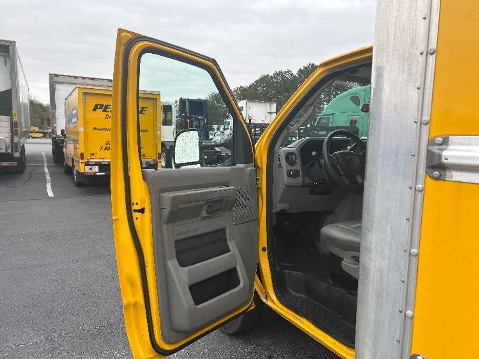 Light Duty Box Truck-Light and Medium Duty Trucks-Ford-2022-E350-Winston Salem-NC-90,218\n\t\tmiles-$ 30,750 - Image 16
