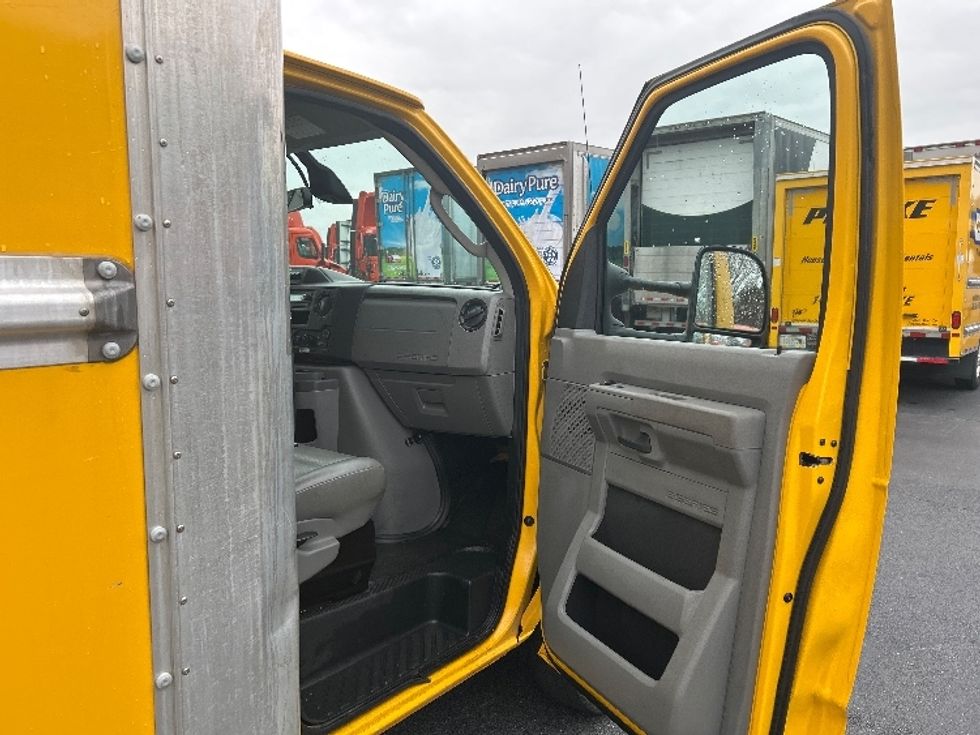 Light Duty Box Truck-Light and Medium Duty Trucks-Ford-2022-E350-Winston Salem-NC-90,218\n\t\tmiles-$ 30,750 - Image 20